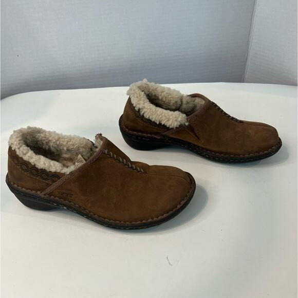 UGG Bettey Women’s 5747 Brown Leather Sheepskin Slip On Loafer Shoes Sz 5 - Picture 3 of 9